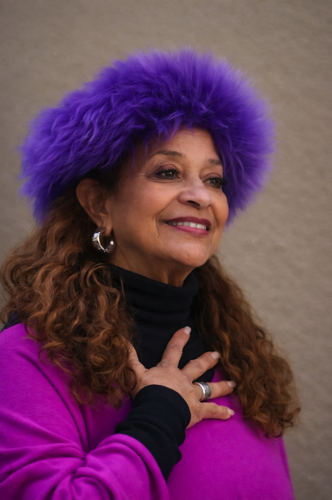 Debbie Allen on the set of Grey’s Anatomy during portrait development